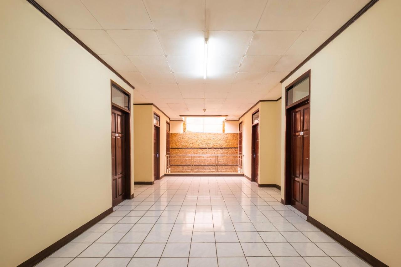 Hotel SPOT ON 2672 Bee M Bandung Exterior foto